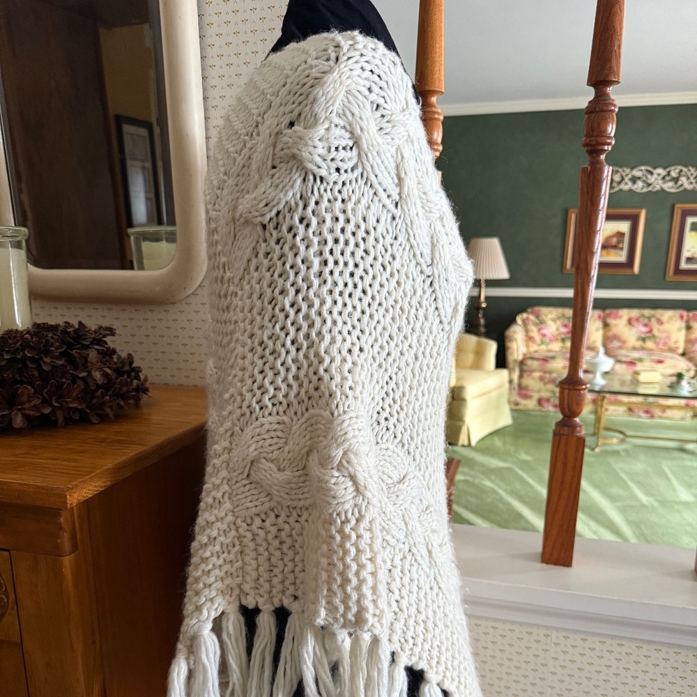 BOHO FRINGED WOOL AND ACRYLIC PONCHO  - ONE SIZE - Picture 3 of 5